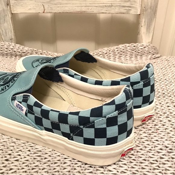 Vans x John Van Hamersveld Crazy World Classic Slip-Ons - Picture 8 of 16